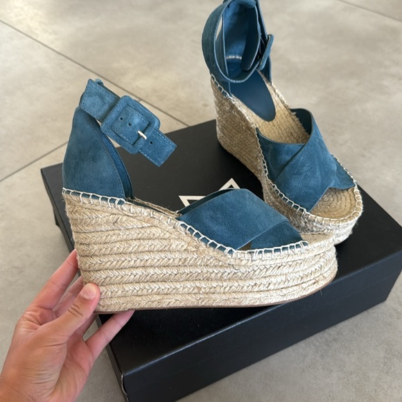 Blue and cream heeled sandals - Picture 2 of 5